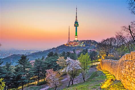  N Seoul Tower – Zjawiskowy Widok na Miasto i Romantyczne Zakątki!