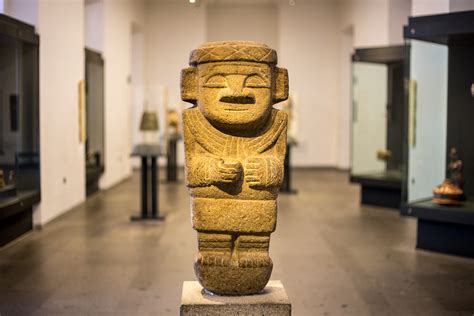 Museo de Arte Precolombino: Zapierające tchnienie dzieła przeszłości w jaskrawych kolorach!