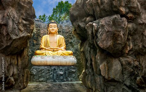  Palcog Mahayana Buddha – Monumentalna Skarpa, Zachwycająca Historia!